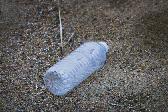 Clear plastic bottle symbolising everyday microplastics exposure